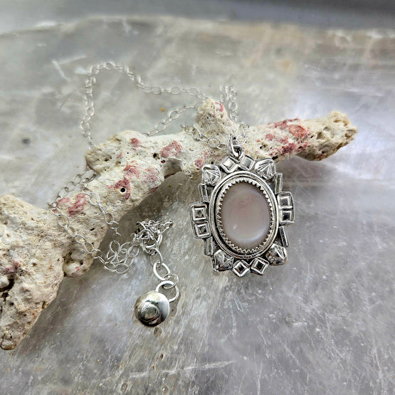 Mother of Pearl Pendant Necklace
