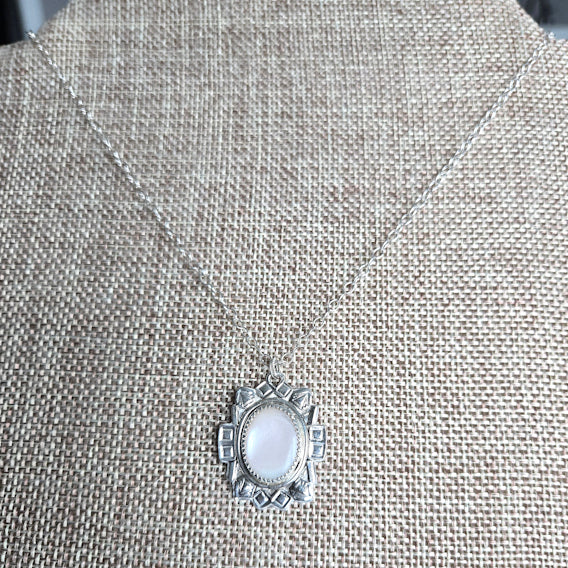 Mother of Pearl Pendant Necklace