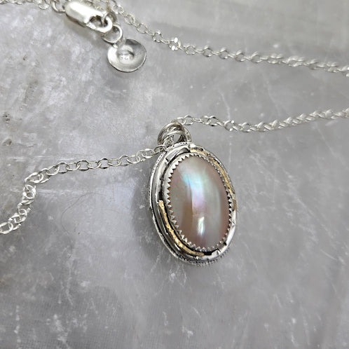 Mother of Pearl Oval Pendant Necklace