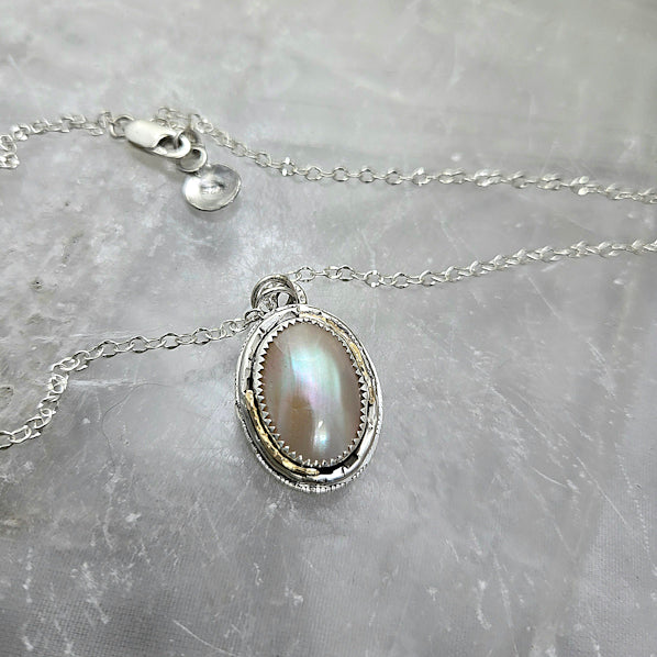 Mother of Pearl Oval Pendant Necklace