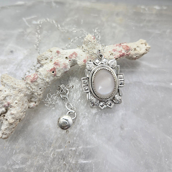 Mother of Pearl Pendant Necklace