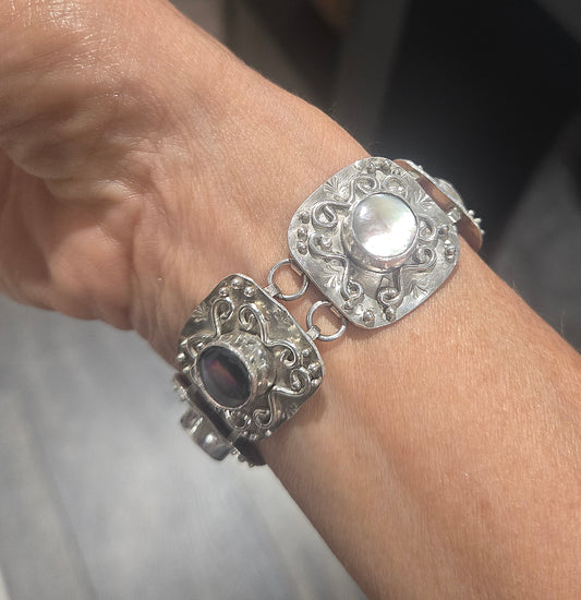 Black Mother of Pearl Bracelet